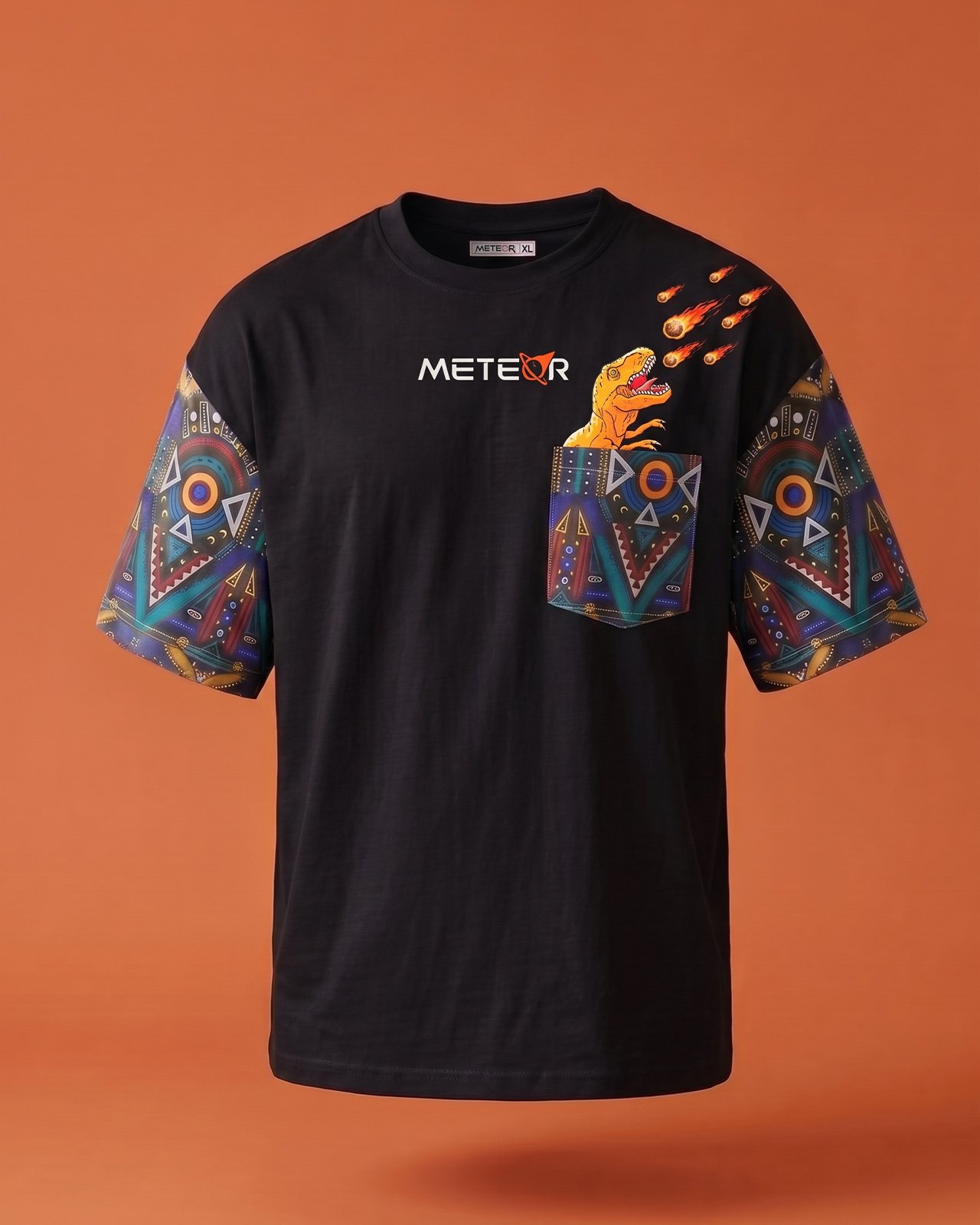 T-shirt Preta Com Bolso